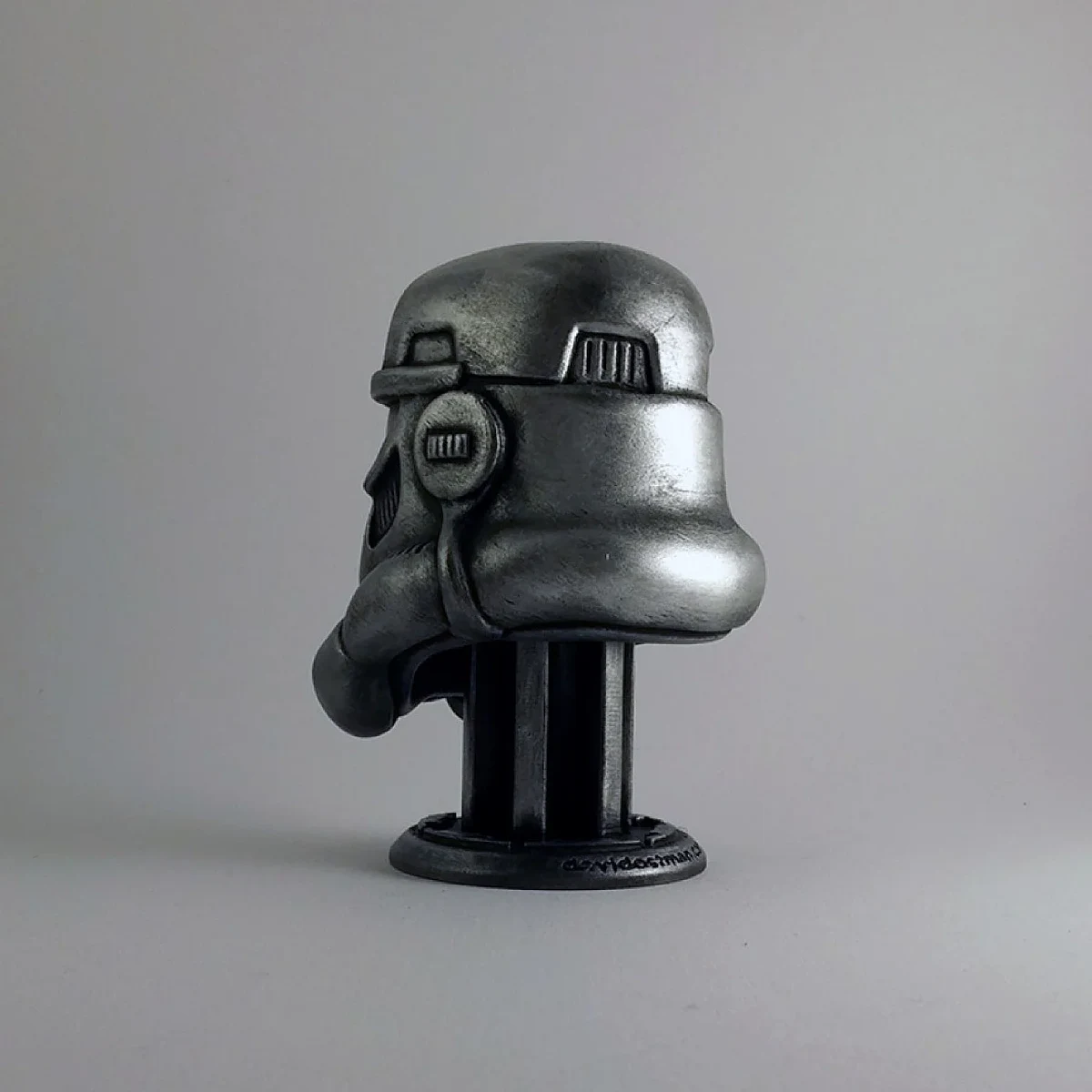 Stormtrooper Helmet on Pedestal – view 6