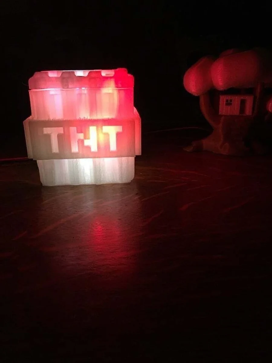 Minecraft TNT Nightlight – view 3