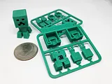 Minecraft-Inspired Creeper Mini Figure Kit Card / Keychain – thumbnail 3