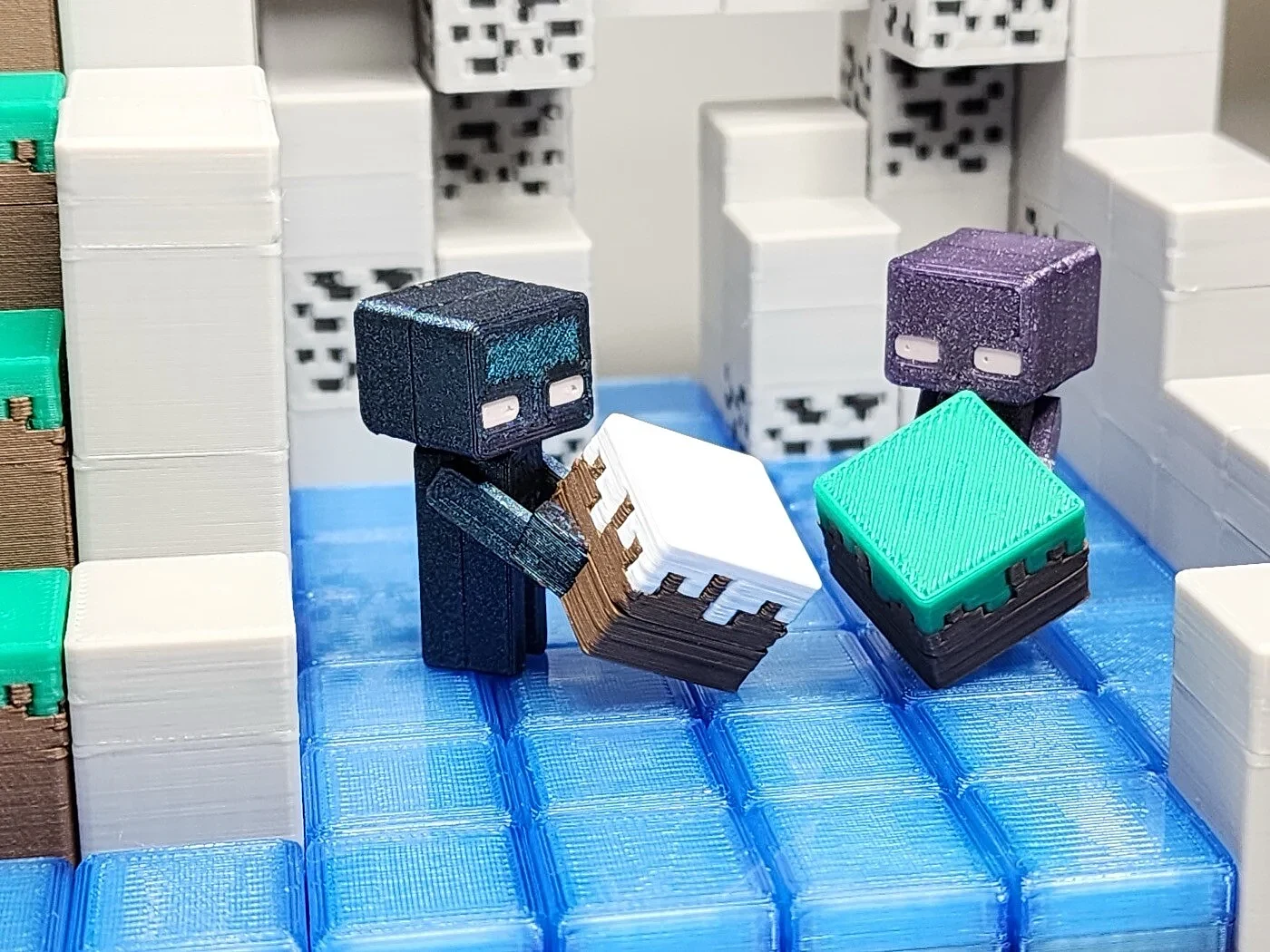 Minecraft-Inspired Enderman Mini Figure Kit Card / Keychain – view 3